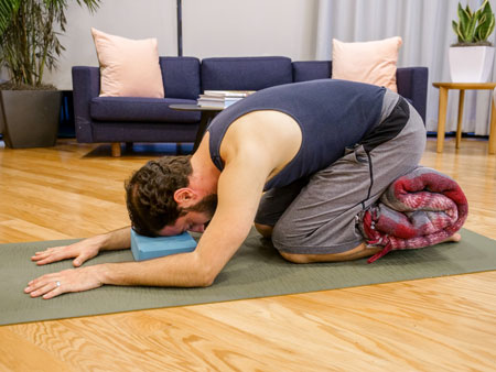 yoga blanket tight knees
