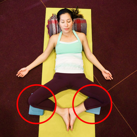 yoga bloc support knees